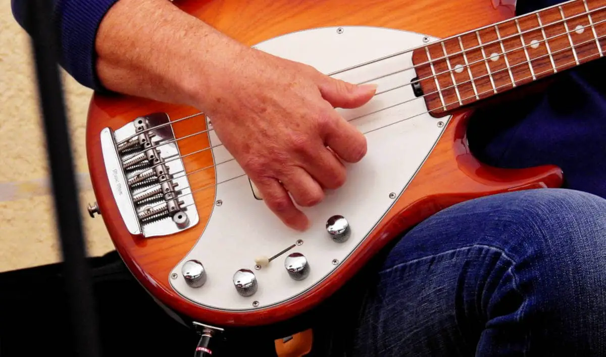 Can You Slap Any Bass Guitar? (Indepth guide) BassOx