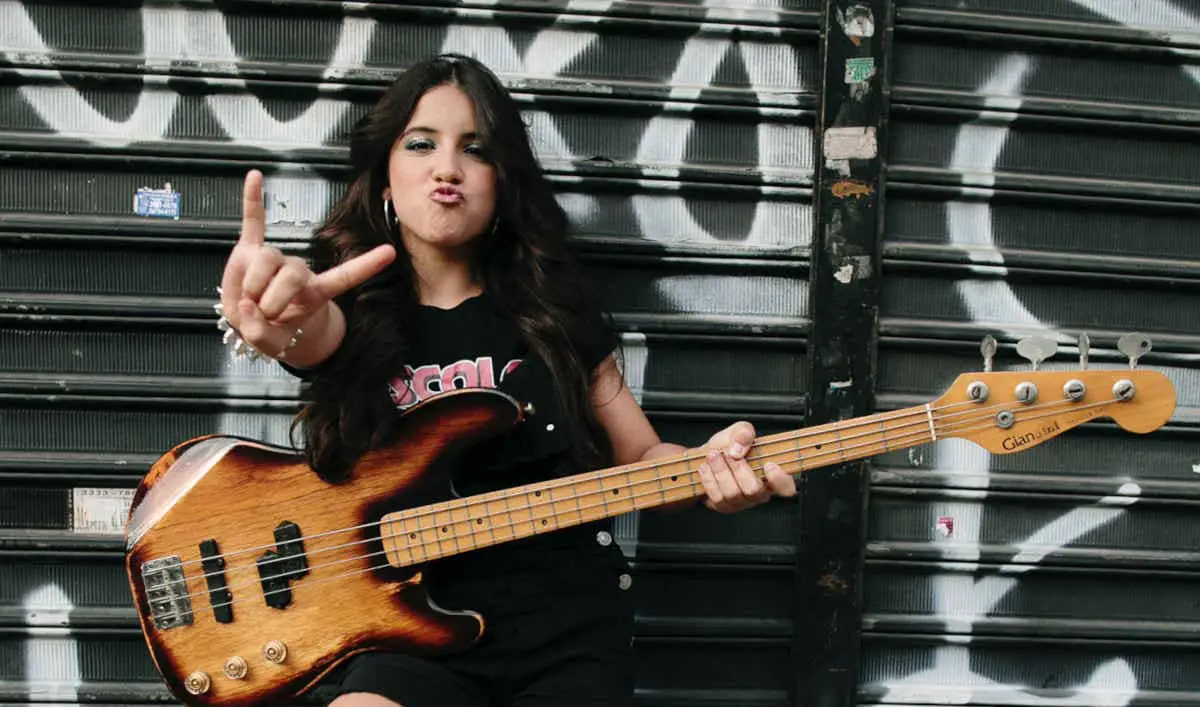girl holding bass without touching strings with right hand