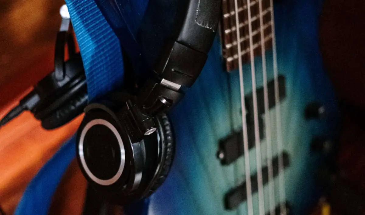 Playing Bass Without An Amplifier (Solutions & Answers) BassOx