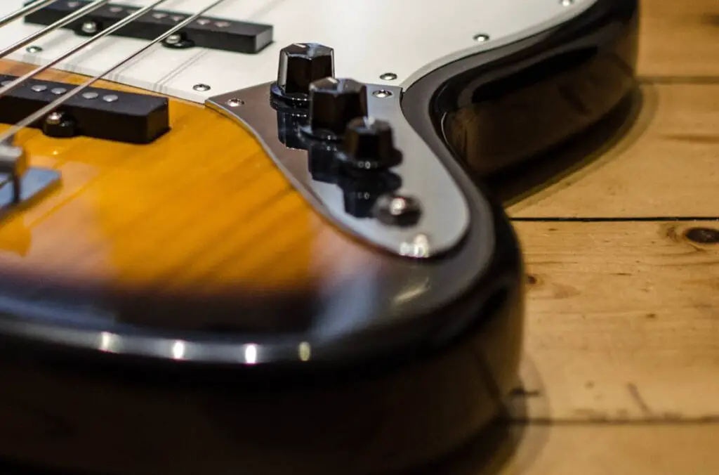 knobs on a fender jazz bass