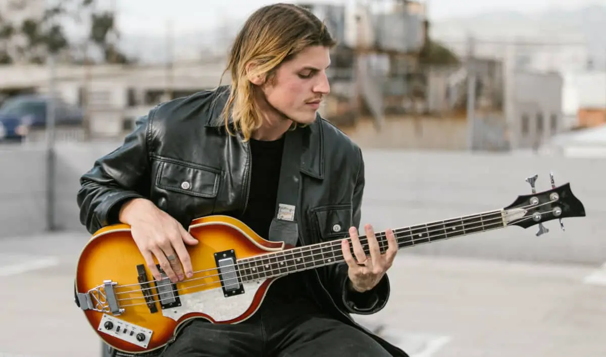 Should You Start With A ShortScale Bass As A Beginner? BassOx