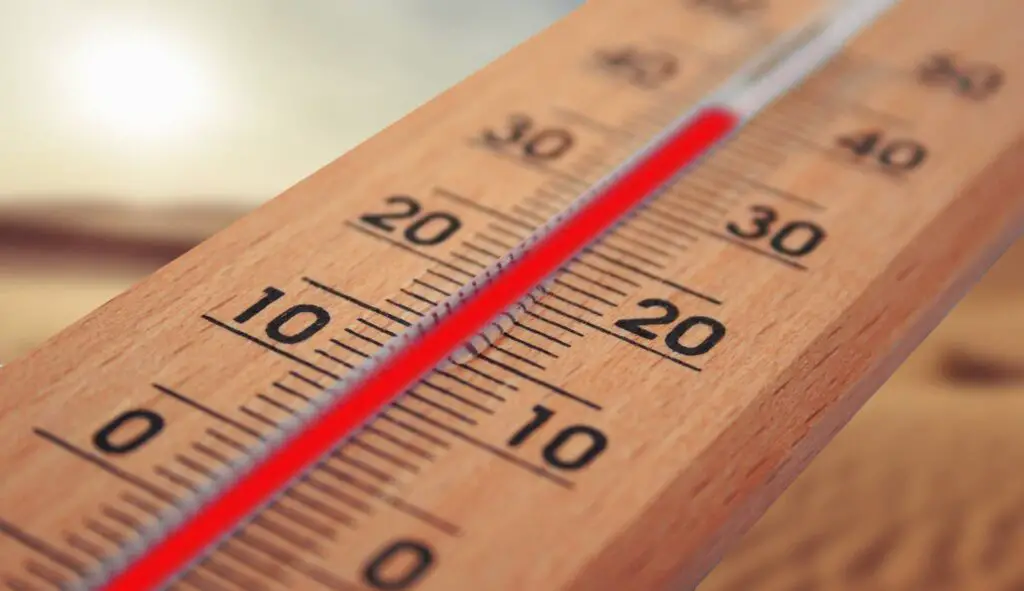 thermometer showing hot temperature