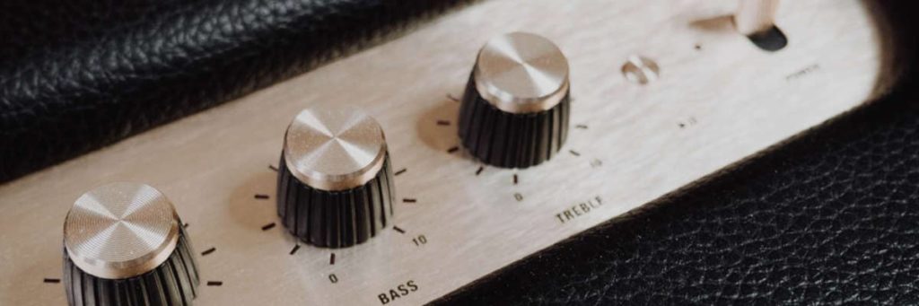 eq knobs on bass amplifier