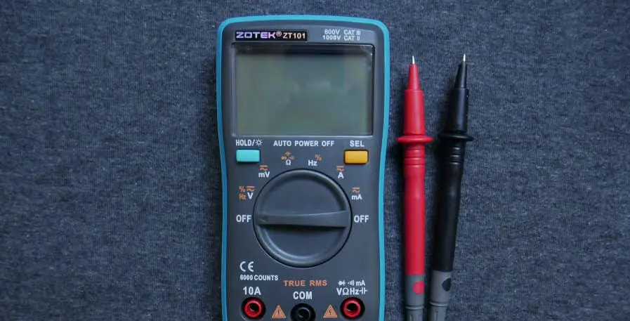 voltmeter for testing battery lifespan