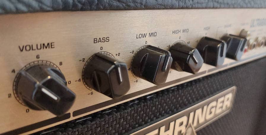 eq and volume knobs on bass amplifier