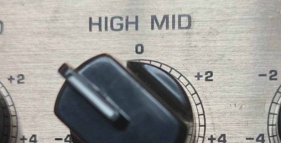 knob on bass amp for high-mid frequencies