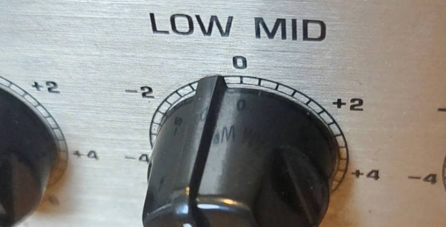 knob on bass amp for low-mid frequencies