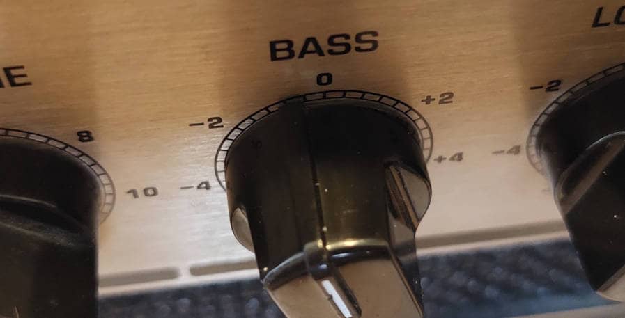 knob on bass amp low frequencies